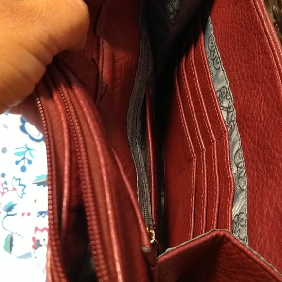 Enzio Angiolini crossbody bag in maroon color - Picture 8 of 8